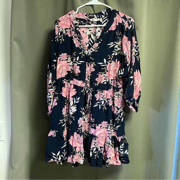 Billabong Dresses & Skirts - Billabong Navy Floral Dress with Pink and Cream Accents 3/4 Sleeve